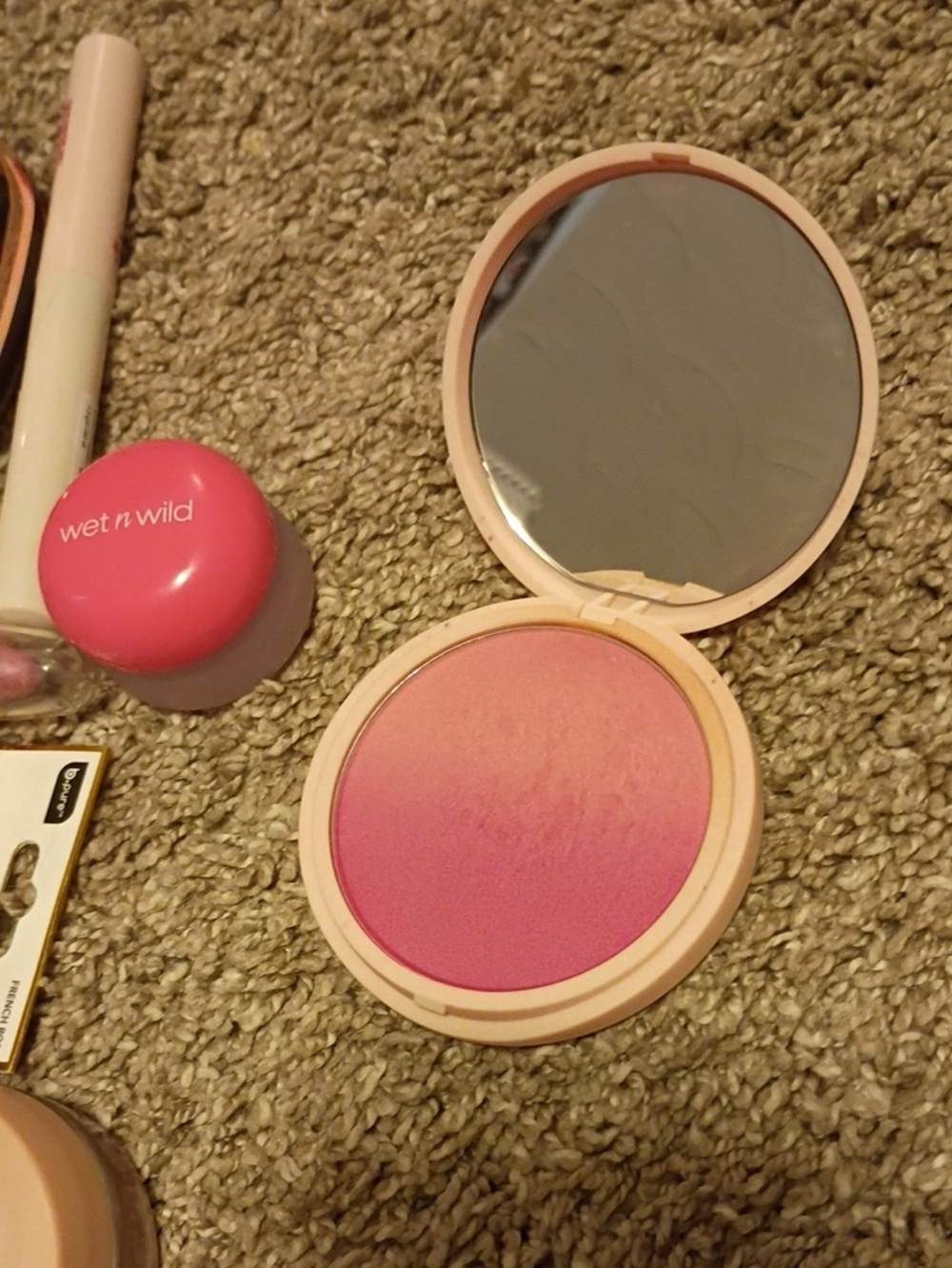 Cosmetics bundle - Picture 4 of 7